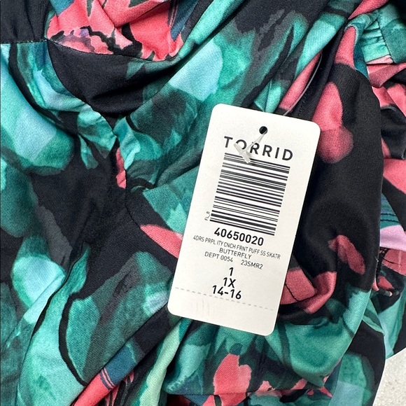 Torrid Dress Cinched Front Puff Sleeve Stretch Skater Butterfly New Plus Size 1X - Picture 8 of 11